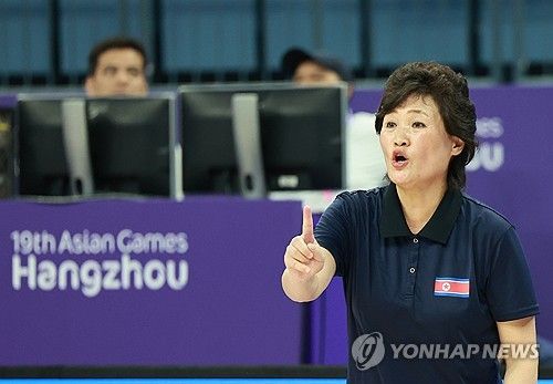 작전 지시하는 북한 정성심 감독