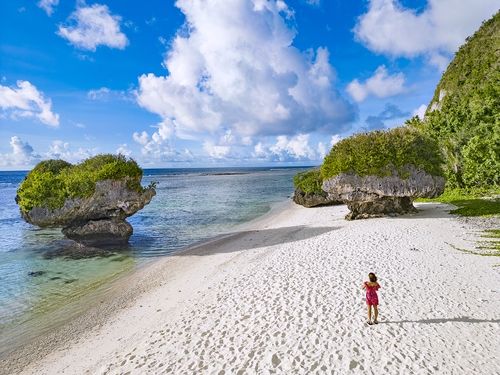 버섯 모양 바위가 있는 탕기슨 비치. 사랑의 절벽 인근에 자리하고 있는 해변으로 관광객들이 붐비지 않는 보석 같은 곳이다. [사진/성연재 기자] 