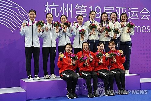 은메달 획득한 여자 혼계영 400m 대표팀