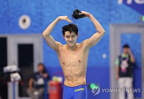 하트 그리는 김우민