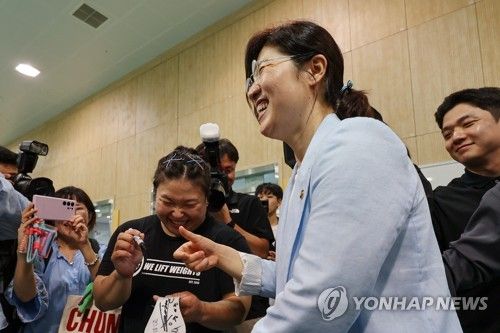 역도 국가대표 후배 김수현 만난 장미란 2차관