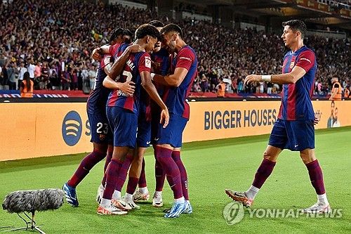 골세리머니를 펼치는 바르셀로나 선수들