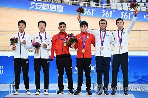 은메달을 딴 김유로와 신동인