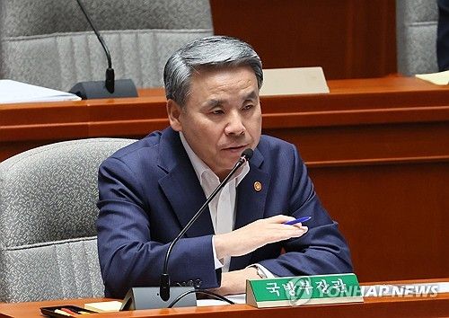 답변하는 이종섭 국방부 장관