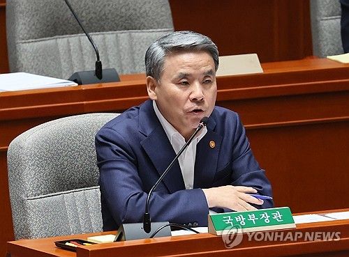 답변하는 이종섭 국방부 장관