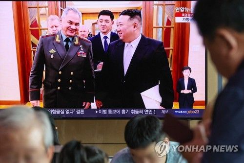 김정은 국무위원장, 정전 70주년 열병식 참석