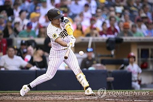 4회 2타점 적시타를 때리는 김하성