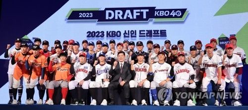 바늘구멍 뚫고 프로 유니폼 입은 유망주들