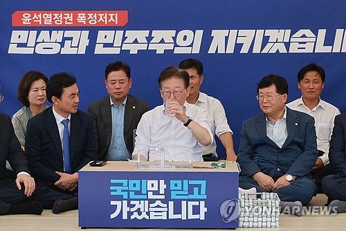 단식 7일차... 물 마시는 이재명