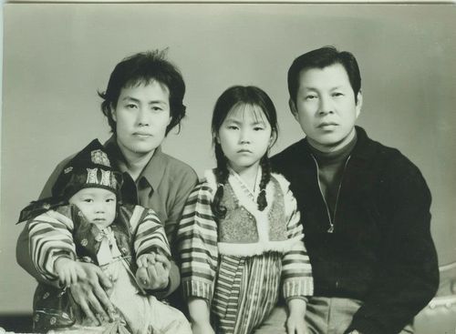 '더 하우스 오브 서'(The House of Suh) 앤드루 서 가족 사진 