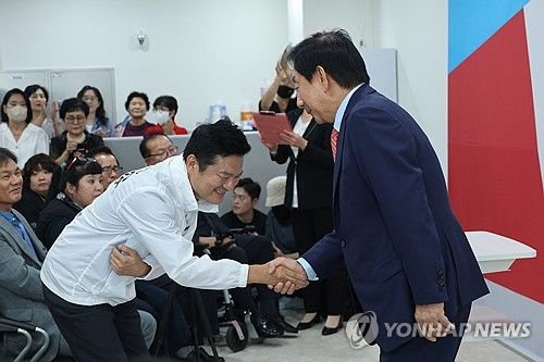 김태우 전 구청장 선거사무소 개소식 참석한 김성태 전 의원