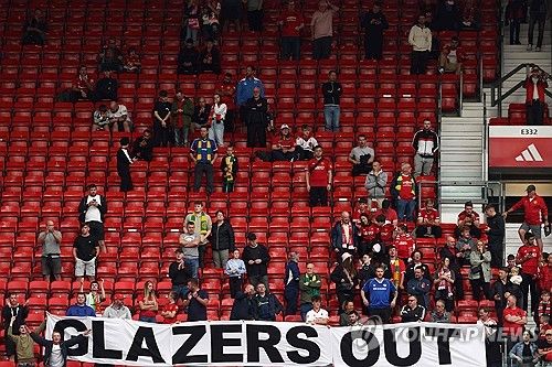 글레이저 가문을 규탄하는 맨체스터 유나이티드 팬들