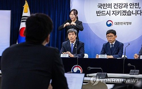 후쿠시마 원전 오염수 관련 질문에 답하는 박구연 국조실 1차장