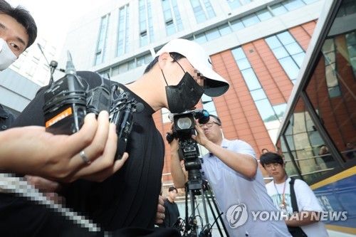 중앙지검으로 송치되는 '압구정 롤스로이스'