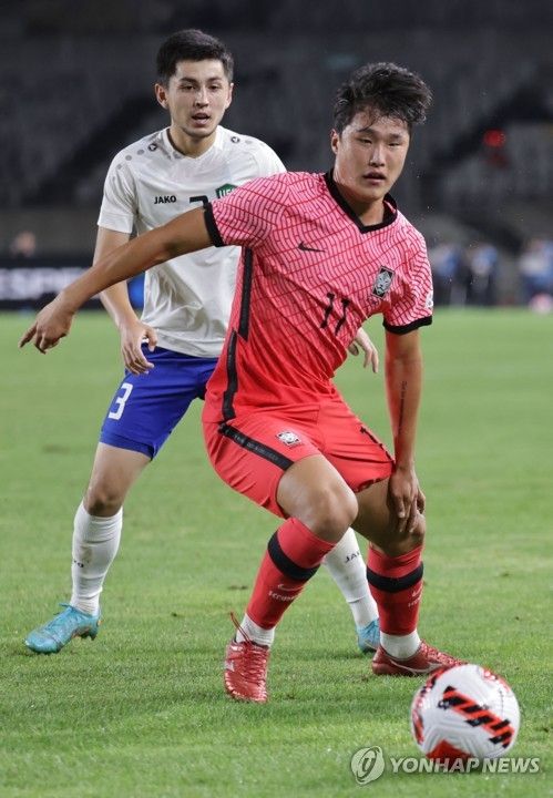 드리블하는 안재준