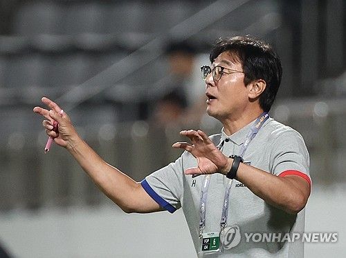 지시하는 황선홍 감독