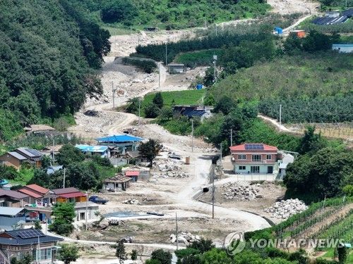 산사태 한 달째, 막막한 복구