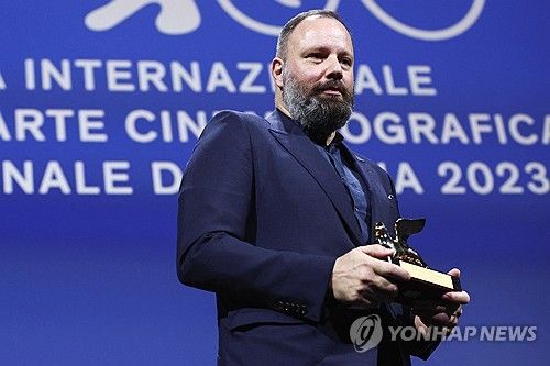 베네치아영화제 황금사자상 받은 란티모스 감독