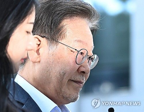 '대북송금 의혹' 수원지검 도착한 이재명 대표