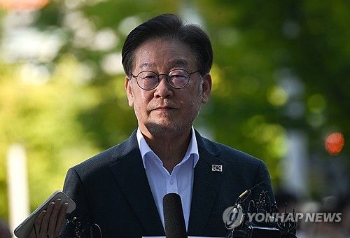이재명 수원지검 도착…대북송금 의혹 피의자 신분