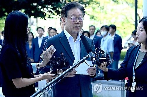 발어하는 이재명 대표