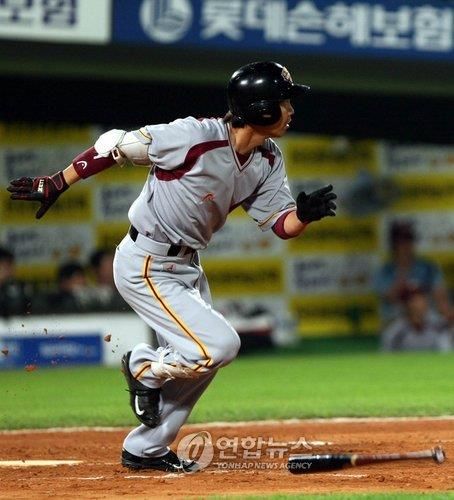 히어로즈에서 뛰던 현역 시절 전준호 코치