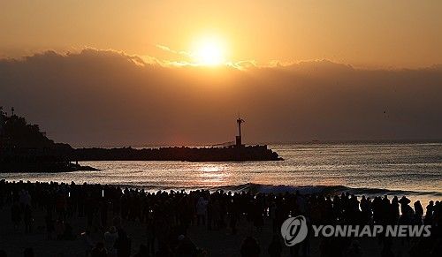 구름 너머 새해 첫 해