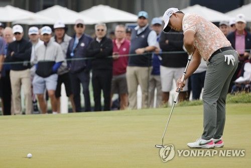 작년 US오픈에서 브룸스틱 퍼터로 퍼팅하는 김시우