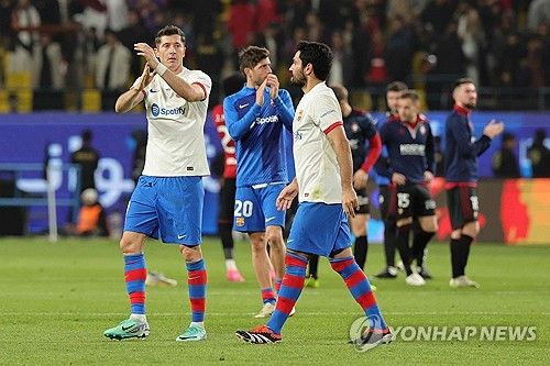 승리를 축하하는 바르셀로나 선수들