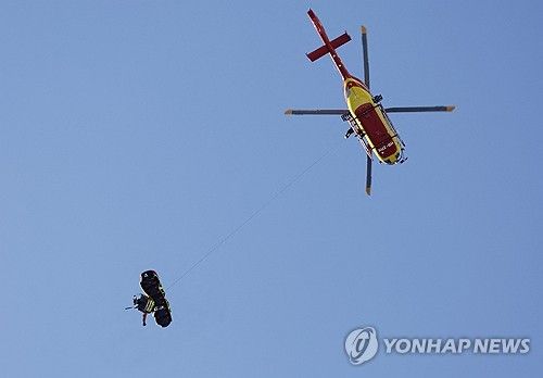 헬기로 이송되는 팽튀로