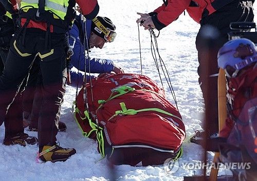 헬기 이송 직전의 팽튀로