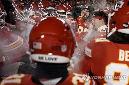 영하 18도 강추위 속에서 시작한 NFL 캔자스시티-마이애미전