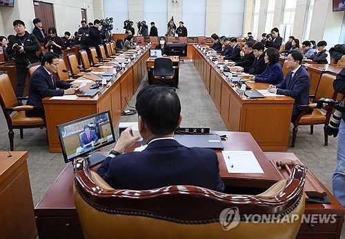 야당 단독으로 열린 행안위 전체회의