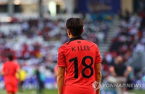한국 축구 짊어질 이강인의 뒷모습