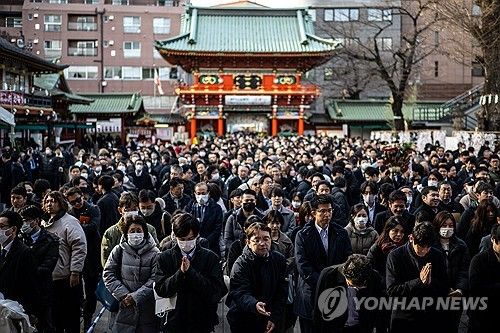 신년 맞이하는 일본인들