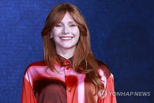 브라이스 댈러스 하워드, 우아한 미소