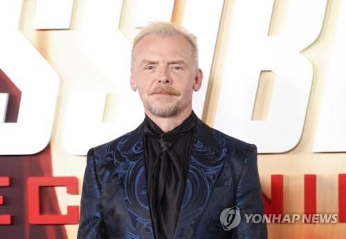 슈퍼 리치들의 공개 서한에 참여한 배우 사이먼 페그