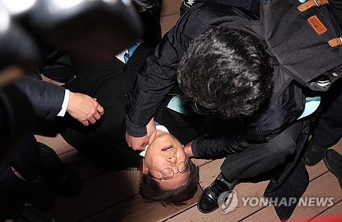 이재명, 부산 방문 일정 중 피습