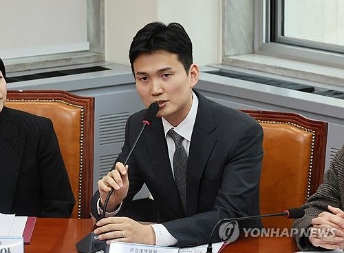 발언하는 박은식 비대위원