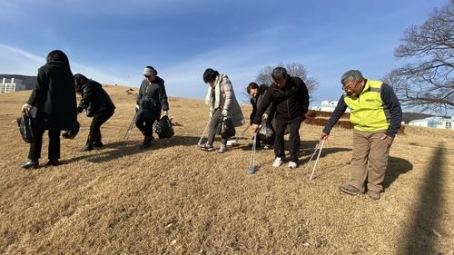 김해 대성동고분군 환경정화하는 고고가야주민수호단 