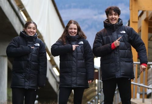 튀니지의 동계청소년올림픽 대표 베야 모크라니, 소피 고르발, 조나탕 루리미