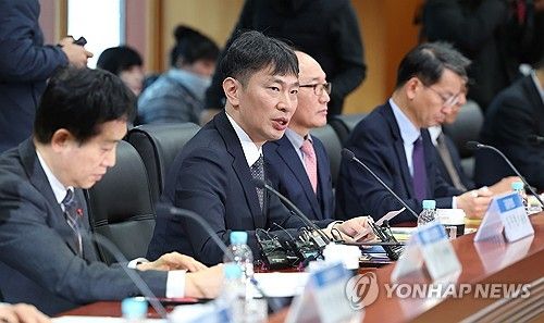 발언하는 이복현 금감원장