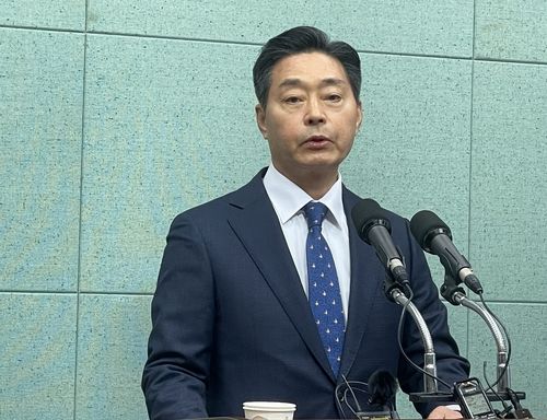 기자회견하는 신원식 전 전북도 정무부지사