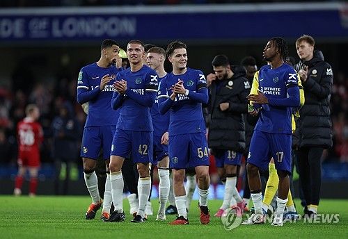 카라바오컵 결승 진출을 기뻐하는 첼시 선수들