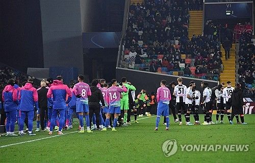 AC밀란-우디네세전 경기 중단