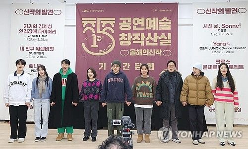 기자간담회 중 시연