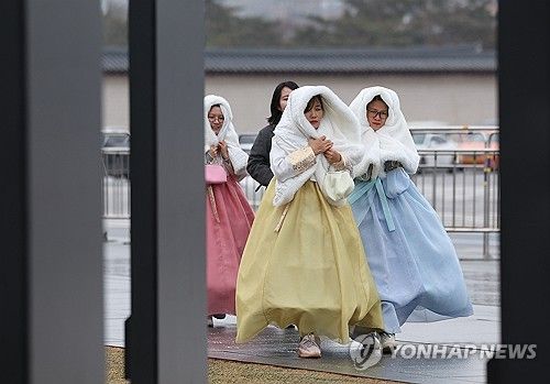 '춥고 비오고'