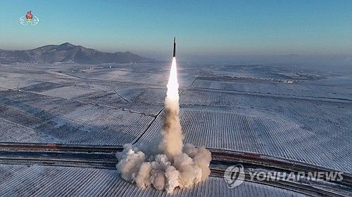 북한 중앙TV, ICBM '화성-18형' 발사 영상 공개