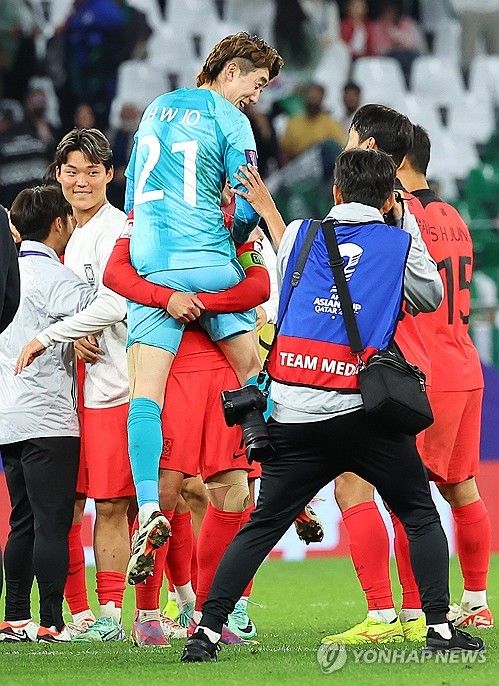 조현우 포옹하는 손흥민