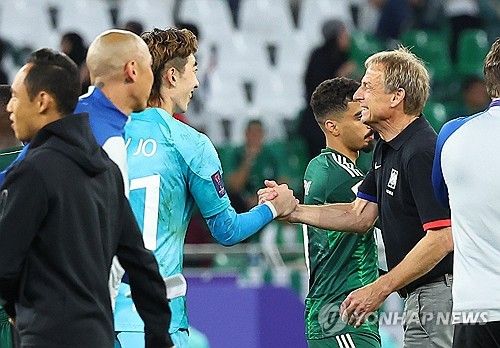 조현우 격려하는 위르겐 클린스만 감독